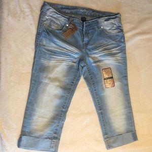 Light Blue Capri Jeans